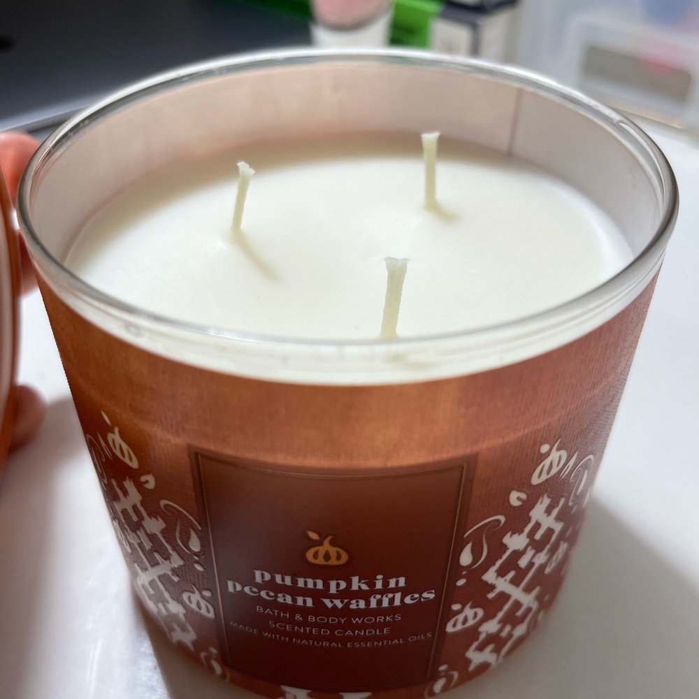 Bath and body works Pumpkin pecan waffles candle 26